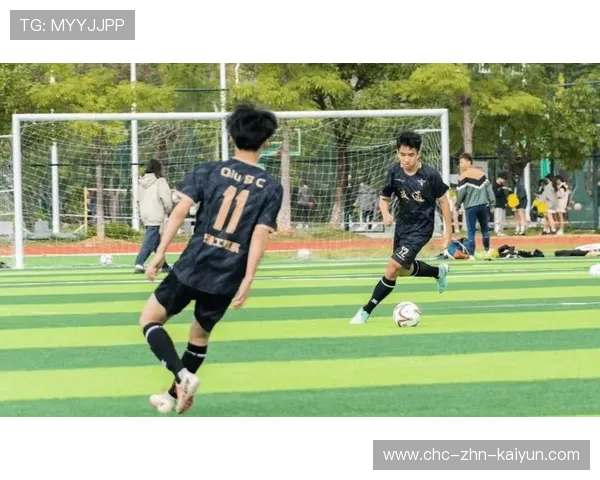 校园足球联赛火热进行，激发学生兴趣，开展校园足球赛的好处